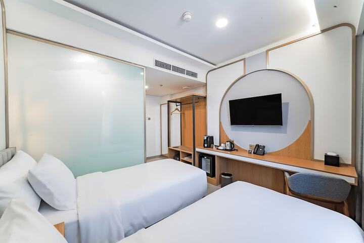 Room 12 of 50