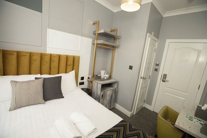 Room 8 of 27