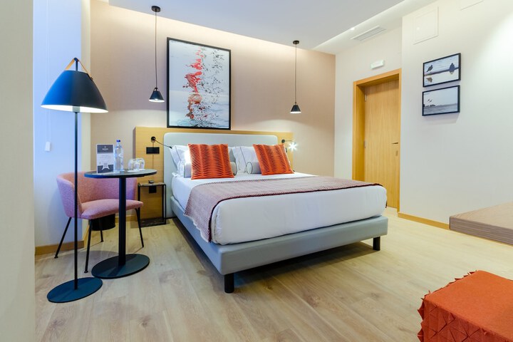 Room 52 of 99