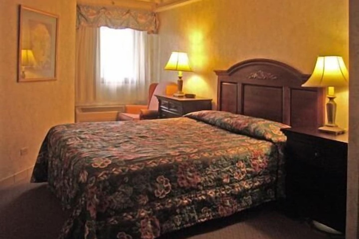 Room 3 of 12