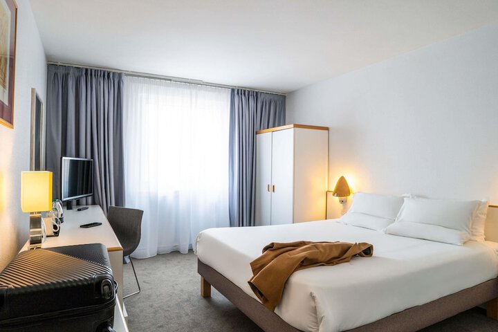 Room 4 of 89