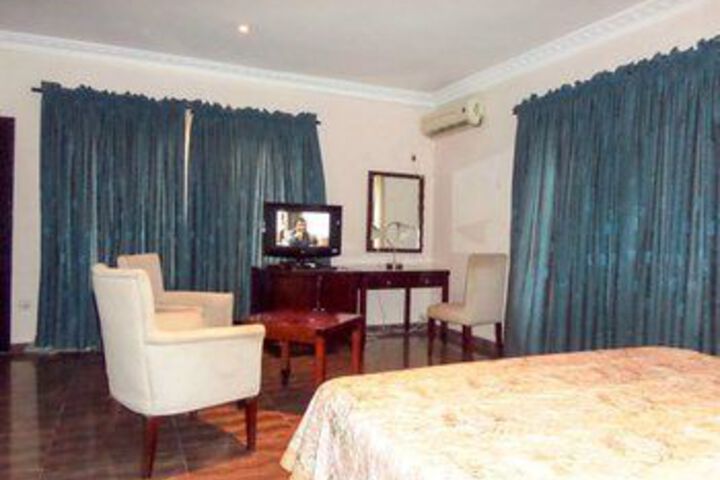Room 8 of 23