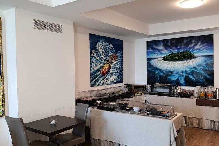 Breakfast area