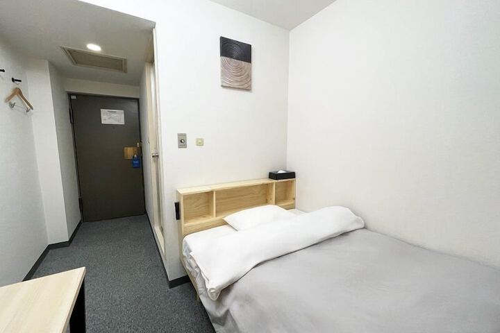 Room 11 of 33
