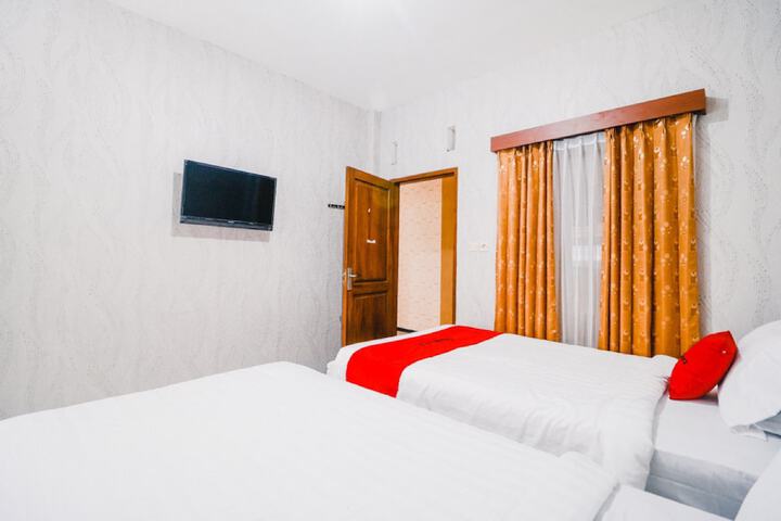 Room 8 of 13