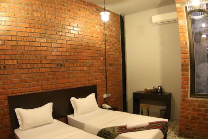 Room 4 of 31