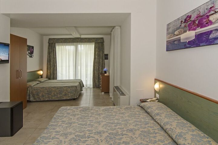 Room 9 of 40