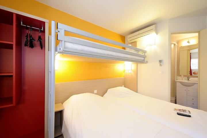 Room 10 of 44