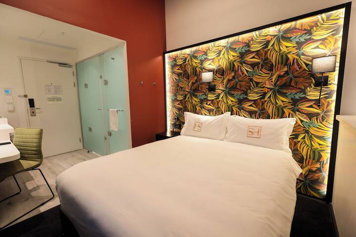 Room 16 of 81