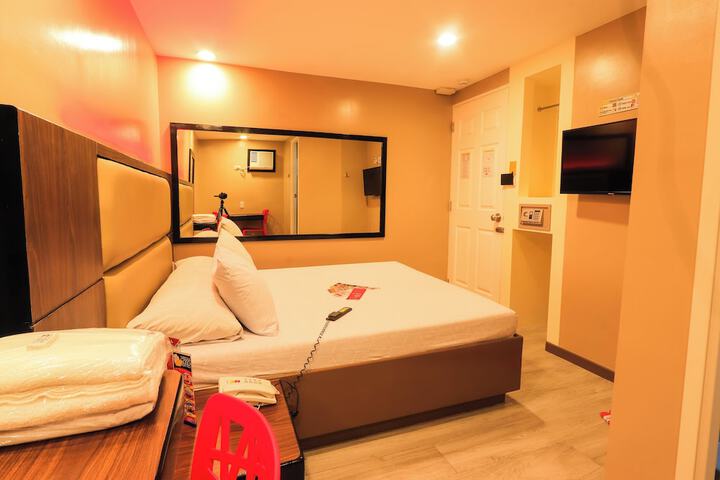 Room 10 of 19