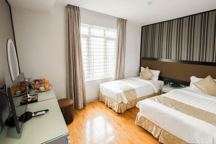 Room 10 of 35