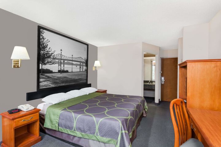 1 King Bed (3 of 8)