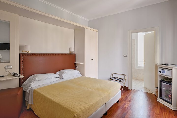 Room 8 of 71
