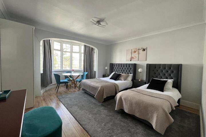 Madonna Halley Hotel