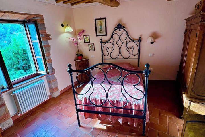Room 42 of 157