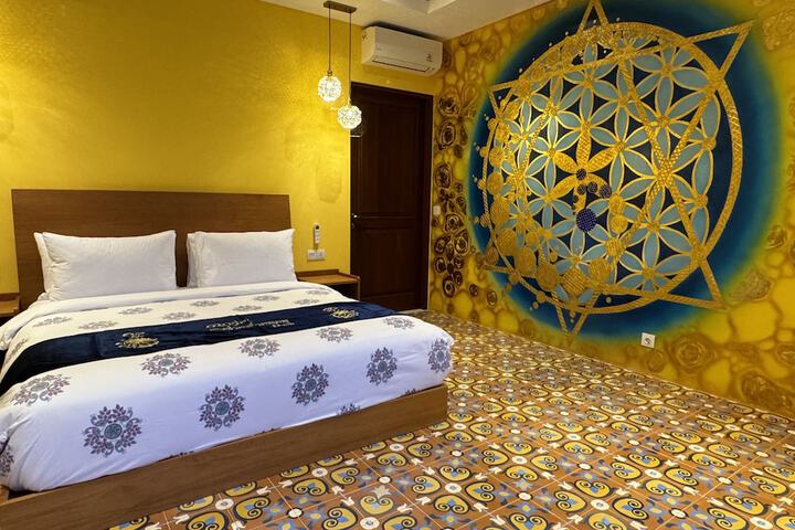 Room 4 of 40