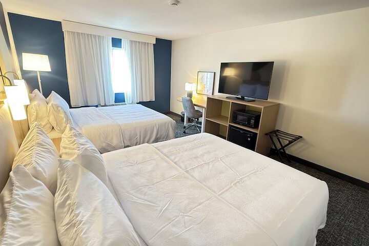 2 Queen Beds (6 of 8)