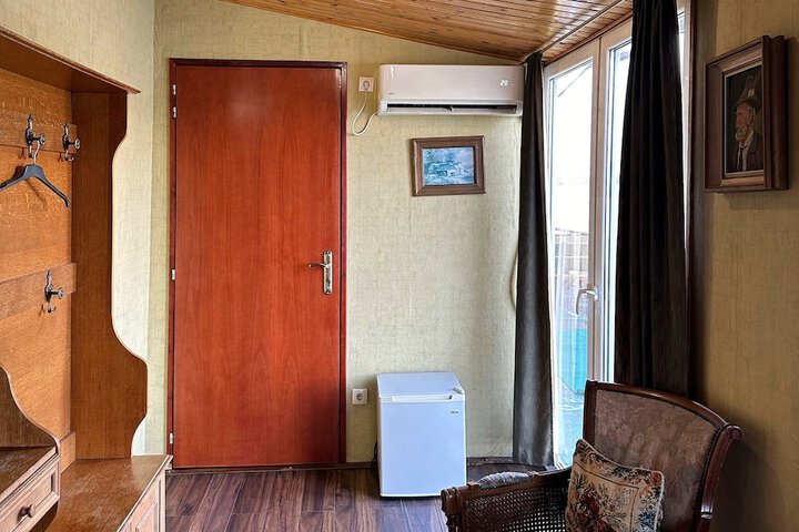 Room 33 of 83