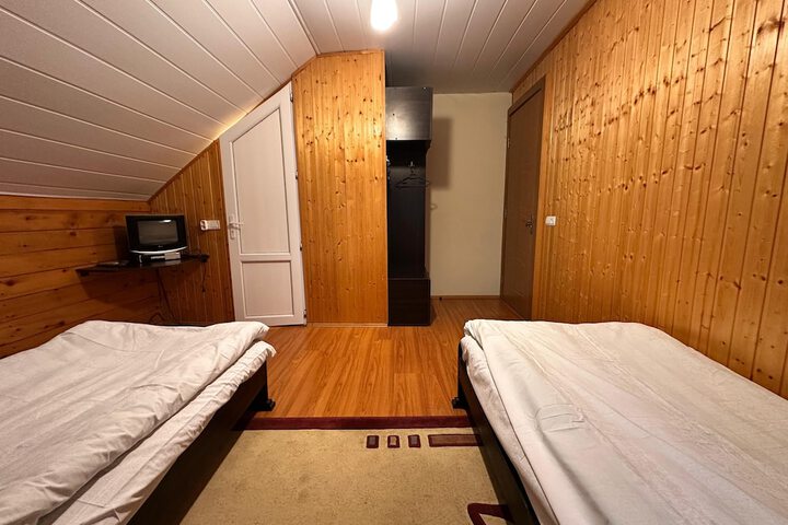 Room 5 of 32