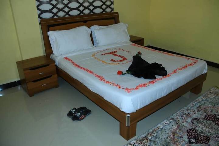 Room 8 of 9