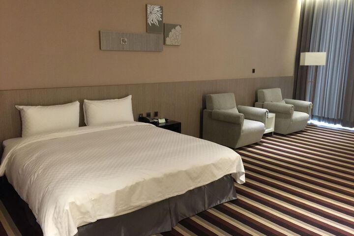 Room 5 of 32