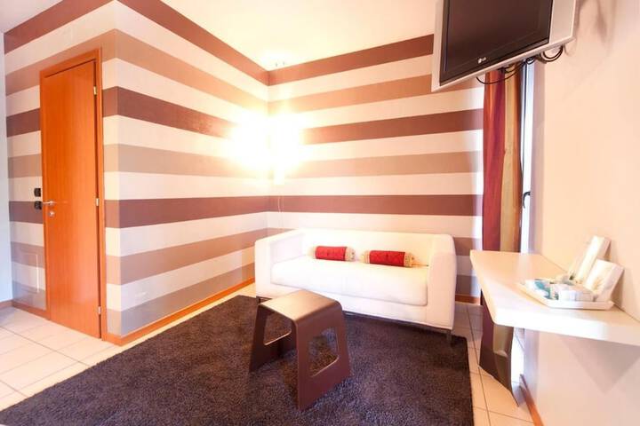 Room 9 of 28