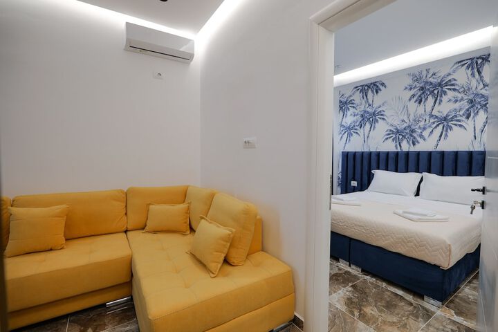 Room 8 of 105