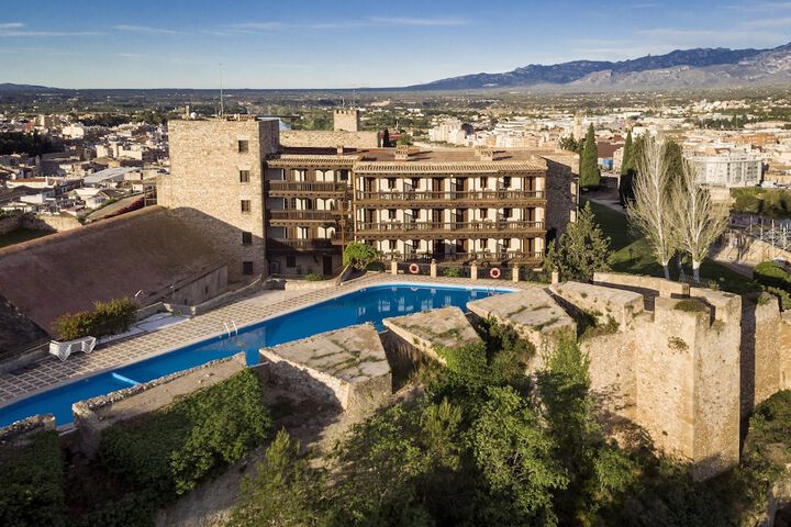 Hotel with Pool