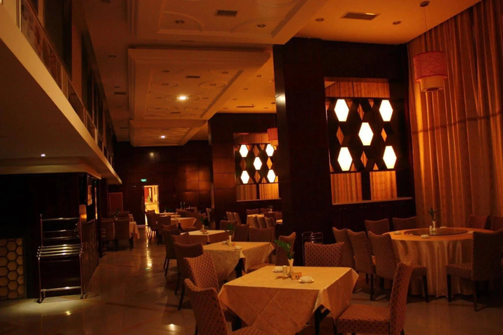 Dining 16 of 26