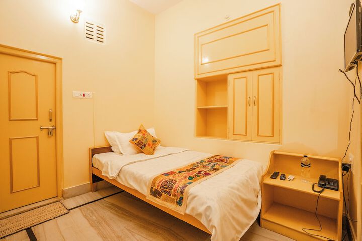 Room 12 of 31