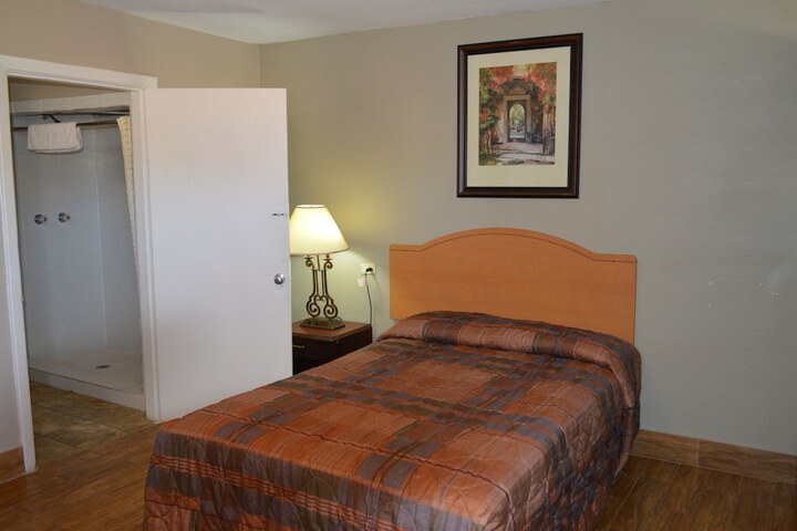 Room 4 of 12