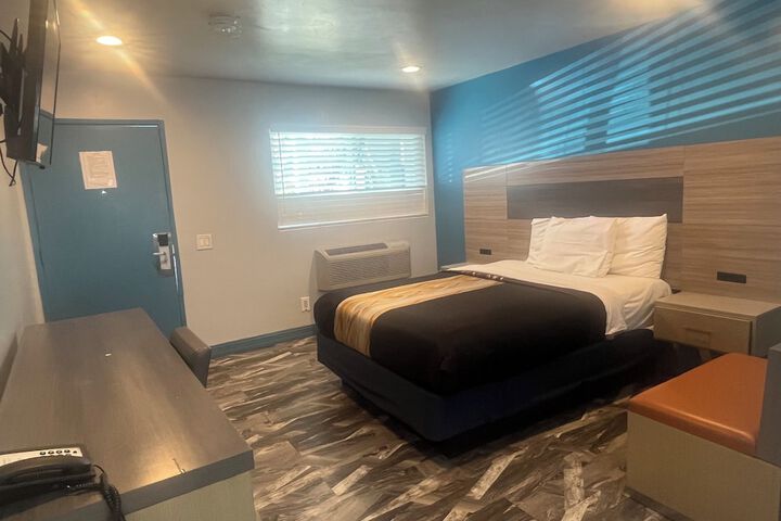 Business Single Queen Bed (9 of 16)