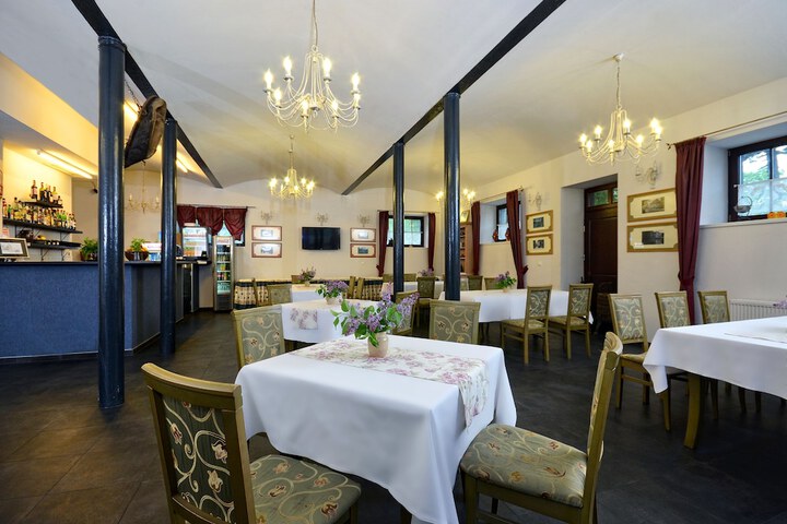 Dining Photos
