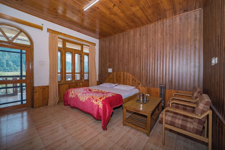 Room 5 of 16