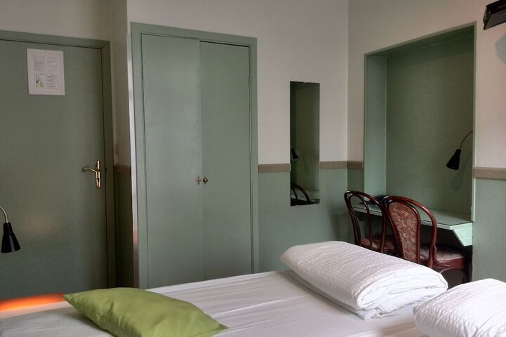 Room 5 of 19