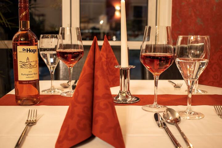 Dining 32 of 54