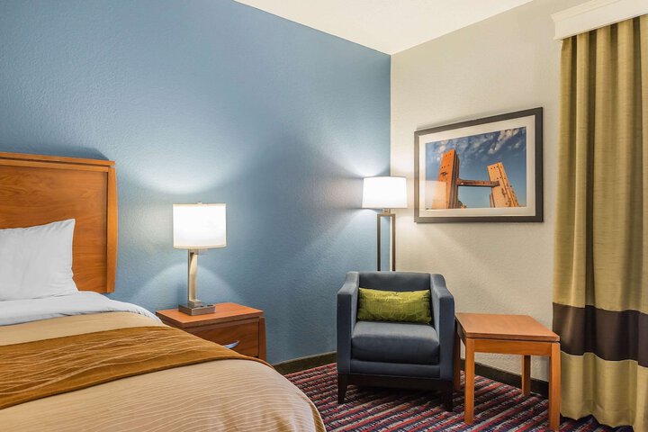 1 King Bed (4 of 19)