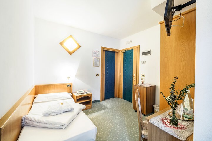 Room 4 of 44