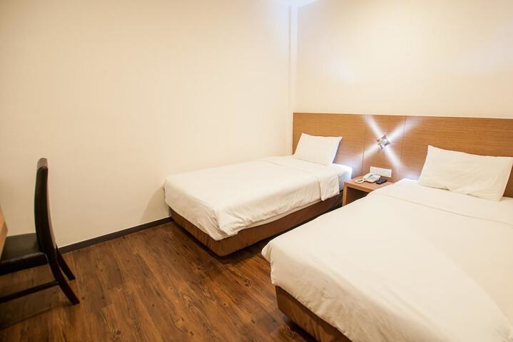 Room 6 of 32