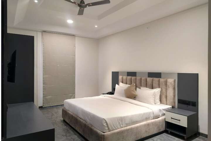 Room 14 of 19