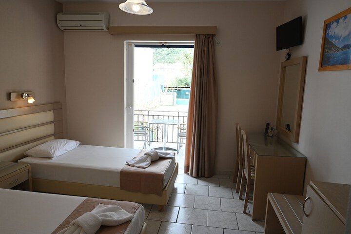Room 27 of 105