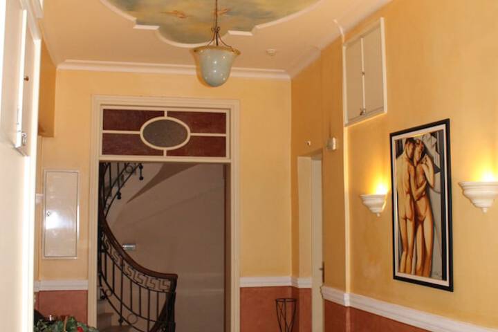Ballroom/Hall 123 of 141