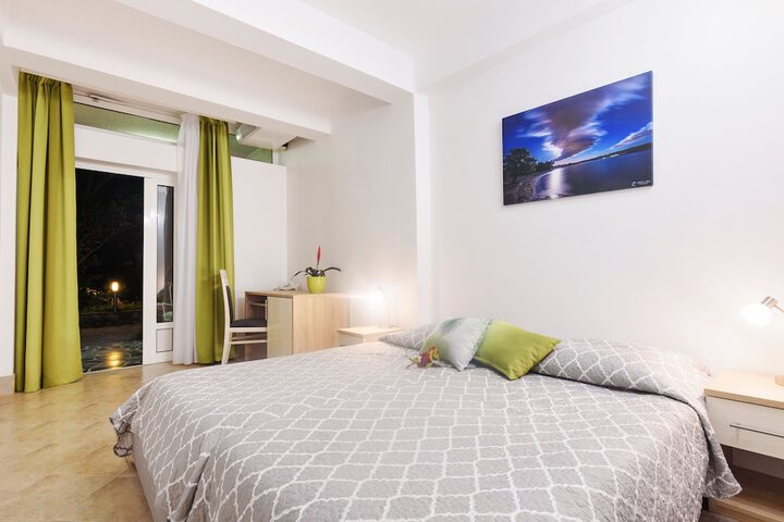 Room 9 of 38