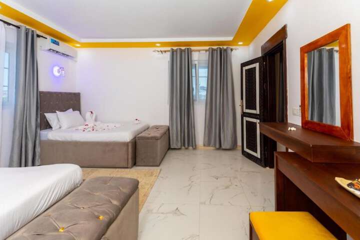 Room 12 of 76