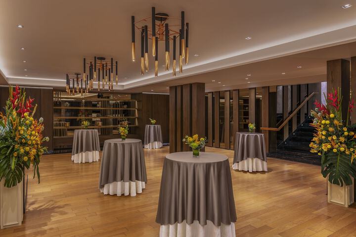 Ballroom/Hall 35 of 48
