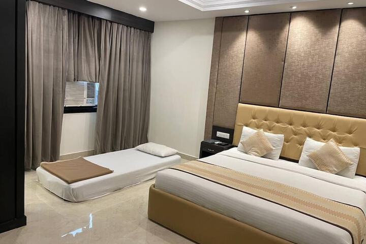 Room 6 of 16