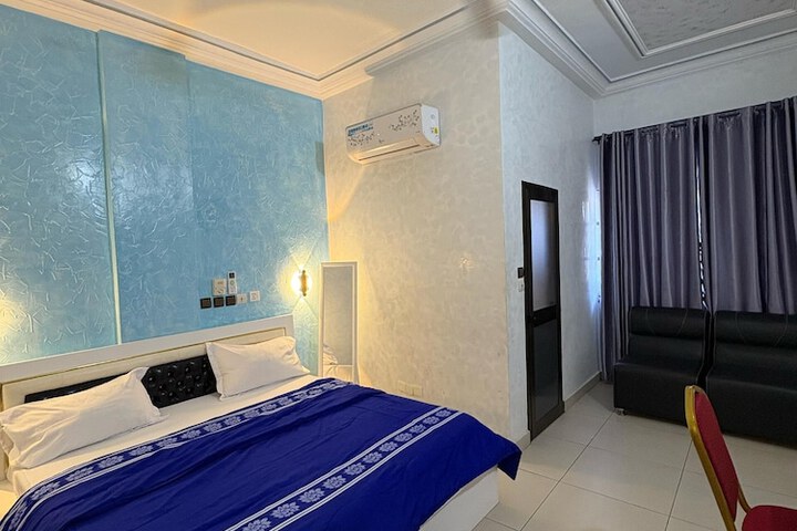 Room 33 of 44
