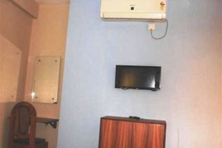 Hotel Aashray