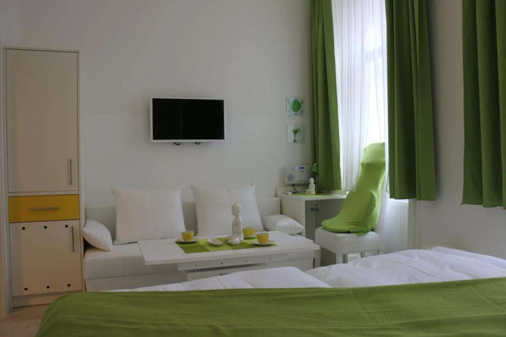 Room 3 of 10