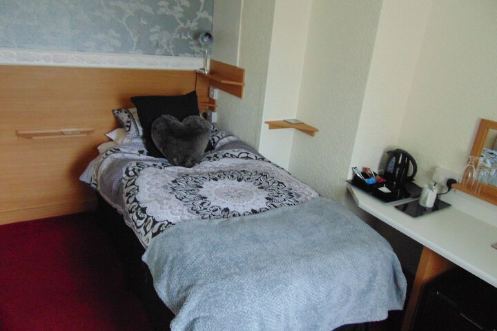 Room 3 of 28